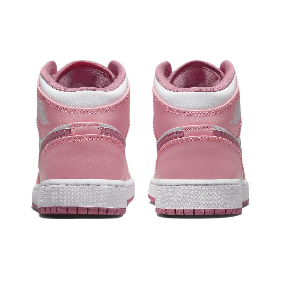 AUTHENTICATED Nike Air Jordan on sale 1 Retro High Valentine's Day Size 6Y (7.5 Women)