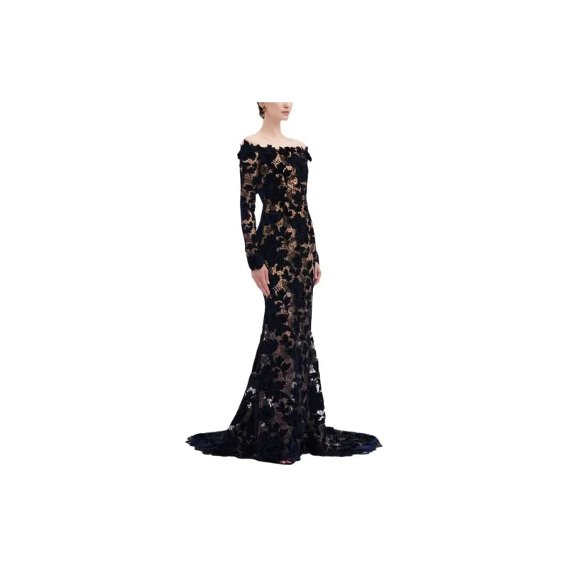 Oscar De La Renta Peony Off-shoulder Velvet Guipure Gown-3