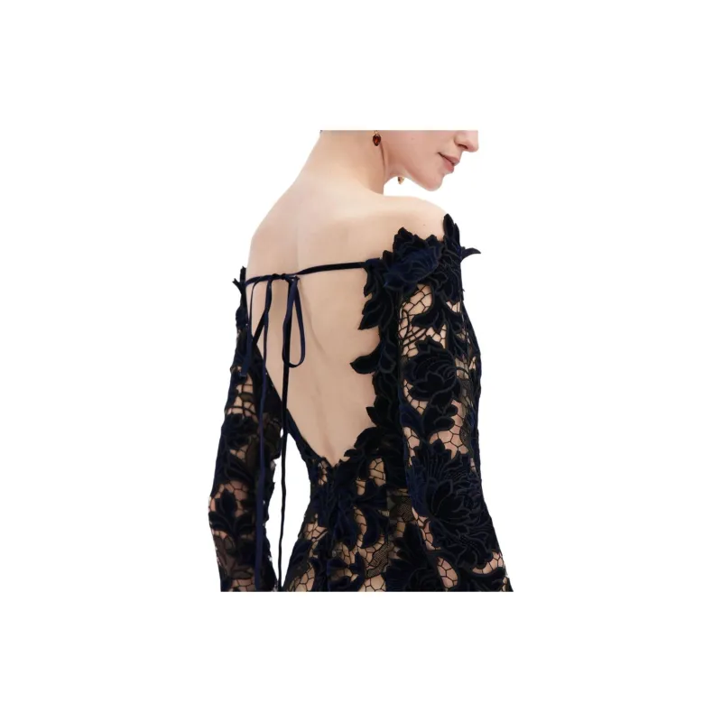 Oscar De La Renta Peony Off-shoulder Velvet Guipure Gown-4