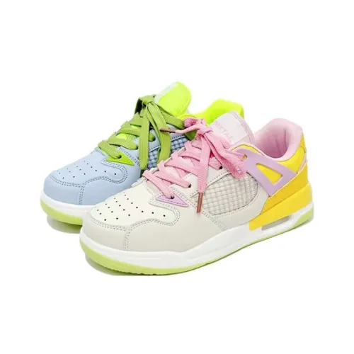 WJA Anti Slip Wear Resistant Low Top Skateboard Shoes Women's Mismatched