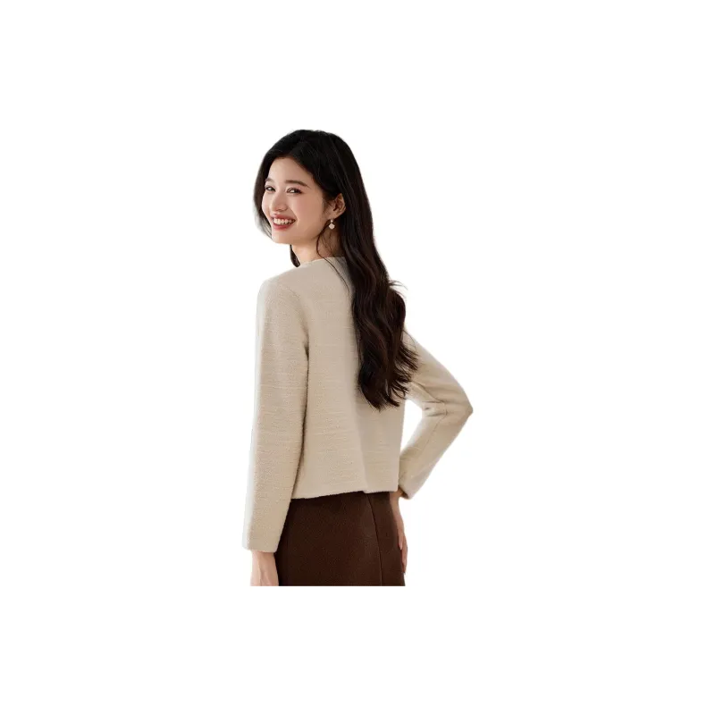 CARBAMMI Velvet feel Coat Women's White-2