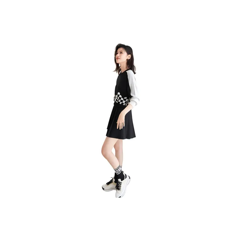 VILAN Sweater Women's Black White Plaid-1
