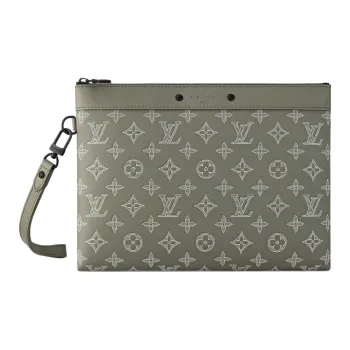LOUIS VUITTON Pochette To Go