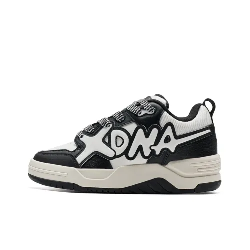 XTEP European Package Anti Slip Wear Resistant Low Top Skateboard Shoes Men's Black White