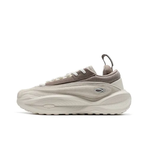 XTEP Star Meteorite Anti Slip Wear Resistant Low Top Casual Shoes Women's Beige Brown
