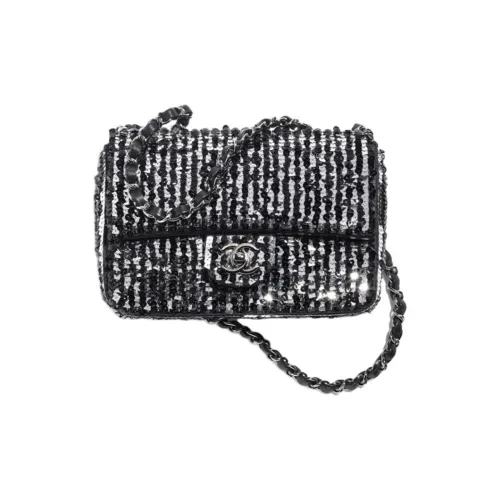 CHANEL Shoulder Bags