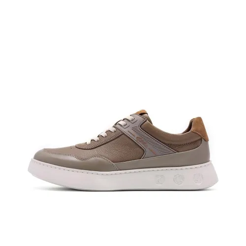 Satchi Slip Resistant Cushioning Wear Resistant Lightweight Breathable Low Top Skateboard Shoes Men's Khaki 4CM