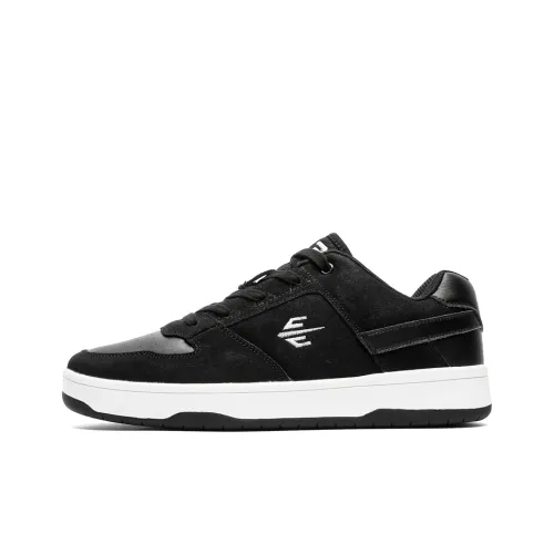 Sharp Crowds Slip Resistant Cushioning Wear Resistant Low Top Skateboard Shoes Unisex Black White