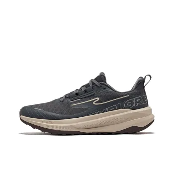 Erke Wild Water Resistant Slip Resistant Cushioned Lightweight Low Top Running Shoes Men's Carbon Gray Light Linen