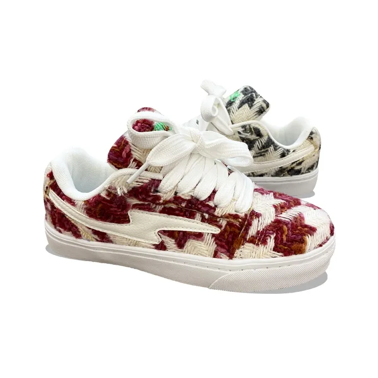 XLAIII Anti Slip And Wear Resistant Lightweight Low Top Skateboard Shoes Unisex Black Red Mismatched-1