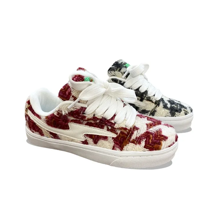 XLAIII Anti Slip And Wear Resistant Lightweight Low Top Skateboard Shoes Unisex Black Red Mismatched-3