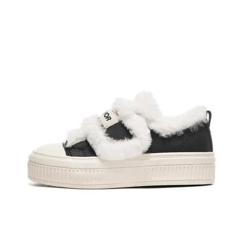 Warrior Slip Resistant Low Top Skateboard Shoes Women's Black Beige