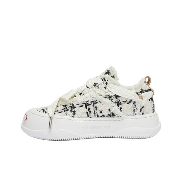 SMILEREPUBLIC Plaid Fashion Trend Slip-Resistant Height Increasing Low-Top Canvas Shoes Unisex Black White-1