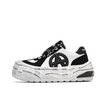 Acupuncture Low Top Skateboard Shoes Women's Black White