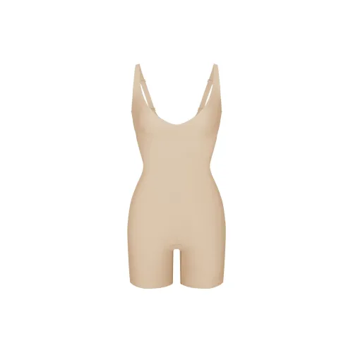 SKIMS FW24 BODY CORE SCULPT PLUNGE MID THIGH BODYSUIT Shapewear Women's SAND/Sand