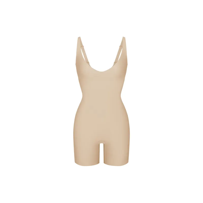 SKIMS FW24 BODY CORE SCULPT PLUNGE MID THIGH BODYSUIT Shapewear Women's SAND/Sand-0