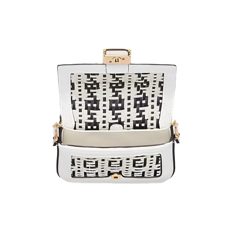FENDI Baguette Shoulder Bags-3