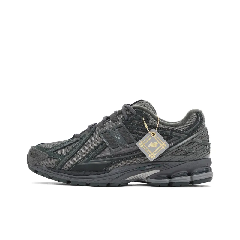 New Balance 1906R Greyscale-0