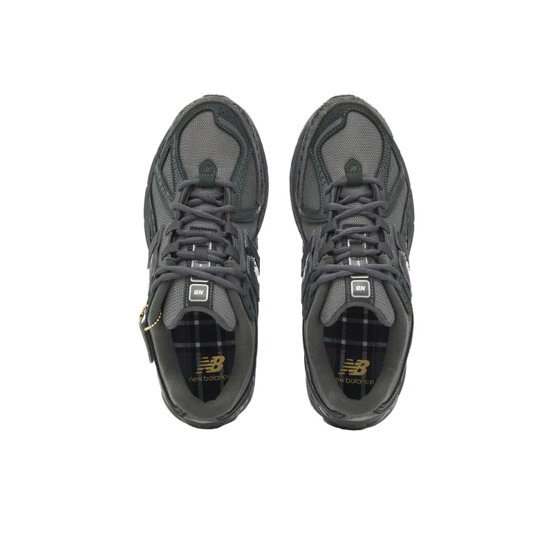 New Balance 1906R Greyscale-2