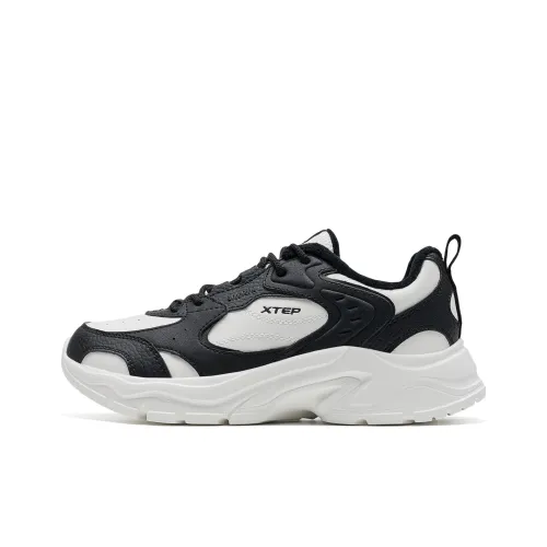 XTEP Durable Warm Low Top Casual Running Shoes Women's Black White