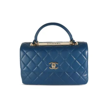CHANEL 2017 2018 Medium Diamond quilted Handbag