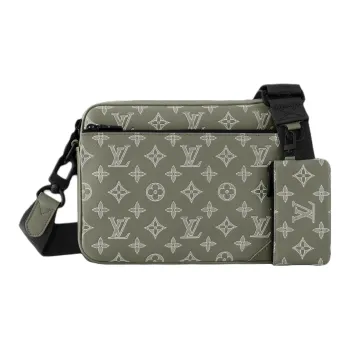 LOUIS VUITTON Trio Messenger