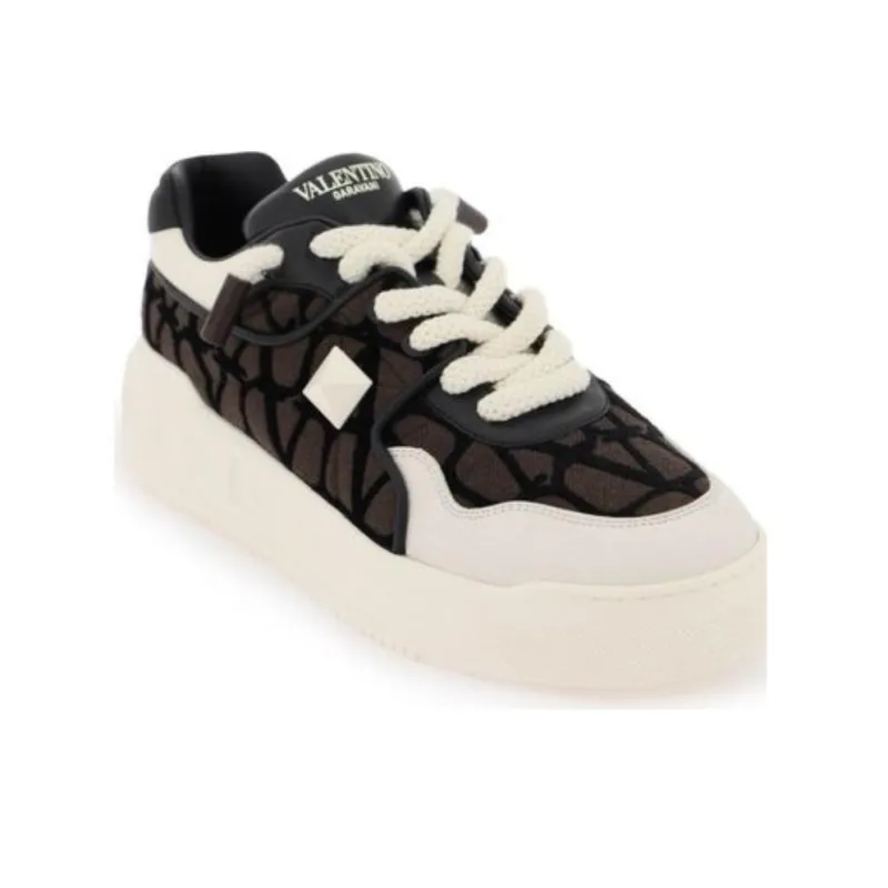 Valentino One Stud Low Top Stylish Skateboarding Shoes Men's Umber White-2