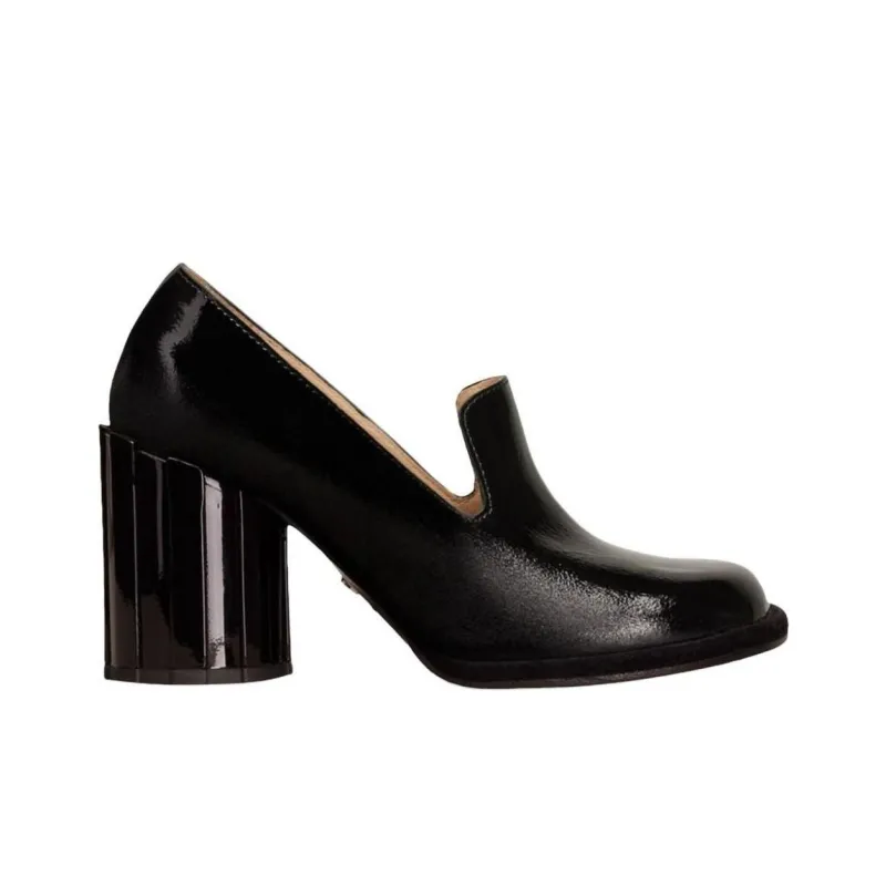 AMI Paris Round Heel Patent-leather Loafers-1