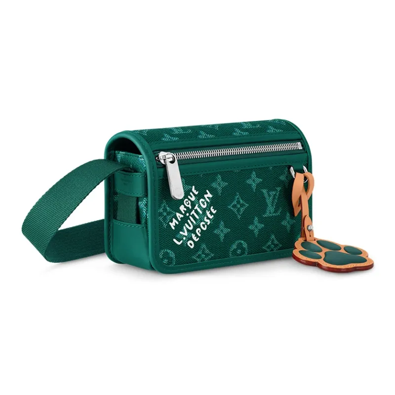 LOUIS VUITTON Bosphore Wearable Wallet Green-1