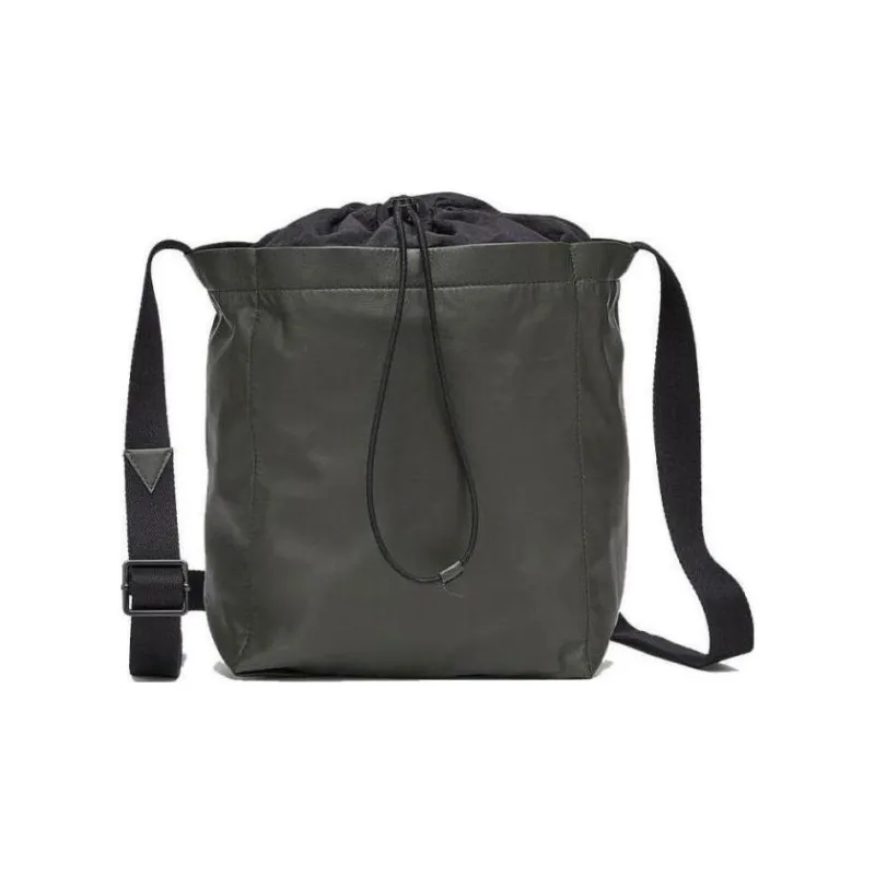 Bottega Veneta Leather Shoulder Bag Black-0
