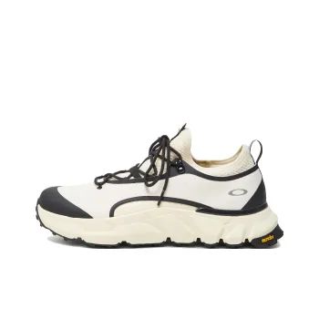 Oakley Slip Resistant Low Top Trekking Shoes Men's Ecru