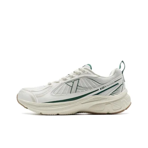 XTEP Absolute Dust 6.0 Slip Resistant Warm Low Top Running Shoes Women's White Green