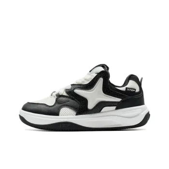 XTEP Star X Anti Slip Wear Resistant Low Top Skateboard Shoes Women's Black White