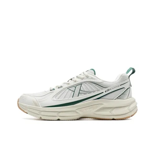 XTEP Absolute Dust 6.0 Anti Slip Wear Resistant Low Top Running Shoes Men's White Green