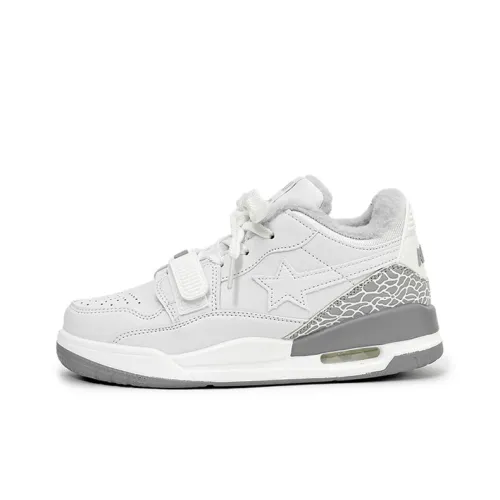LIANGHUO Warm Slip Resistant Cushioning Impact Resistance Wear Resistant Low Top Skateboard Shoes Unisex White