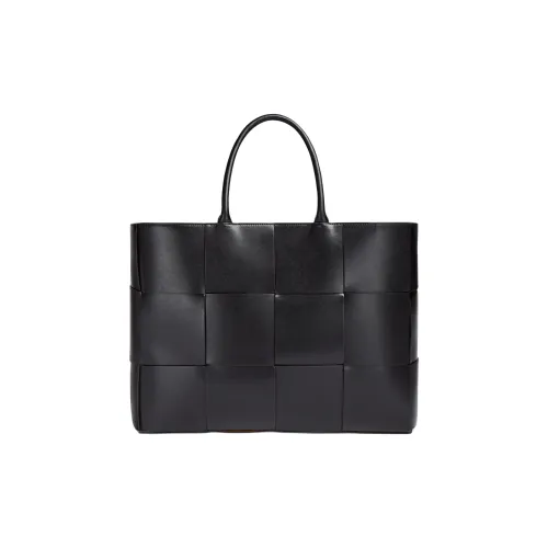 Bottega Veneta Lambskin Handbag Tubas Men's Black
