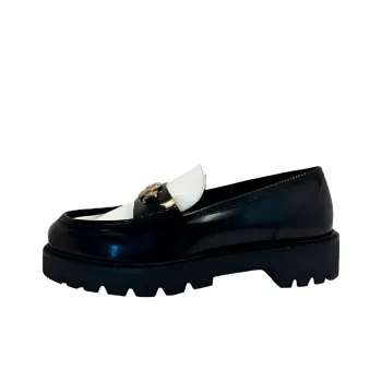 LOUIS VUITTON District Loafers Women's Black White
