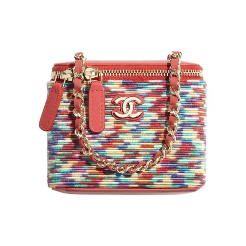 CHANEL Clutches