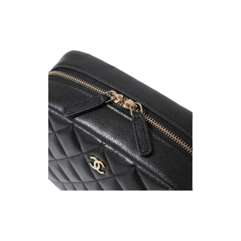 CHANEL Shiny Grain Calfskin Clutch Women's Black-4