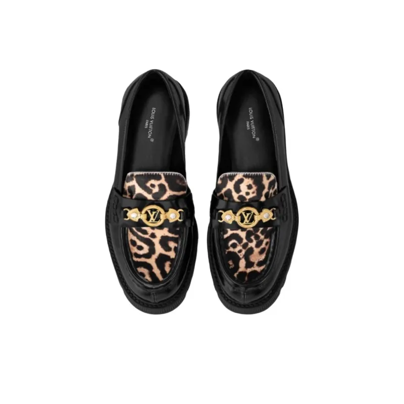 LOUIS VUITTON District Loafers Women's Black-3