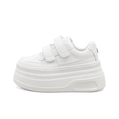 A Poinsettia Princess Cushioning Height Increase, Breathable, Slip Resistant Low Top Skateboard Shoes Women's White