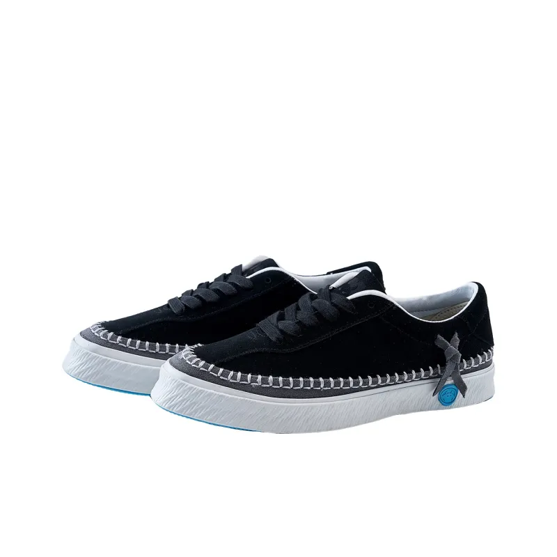 IT'S WEIRD Lightweight Anti Slip Low Top Skateboard Shoes Unisex Black-2