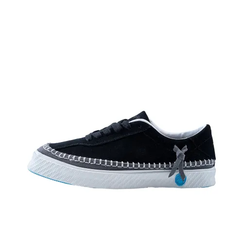IT'S WEIRD Lightweight Anti Slip Low Top Skateboard Shoes Unisex Black