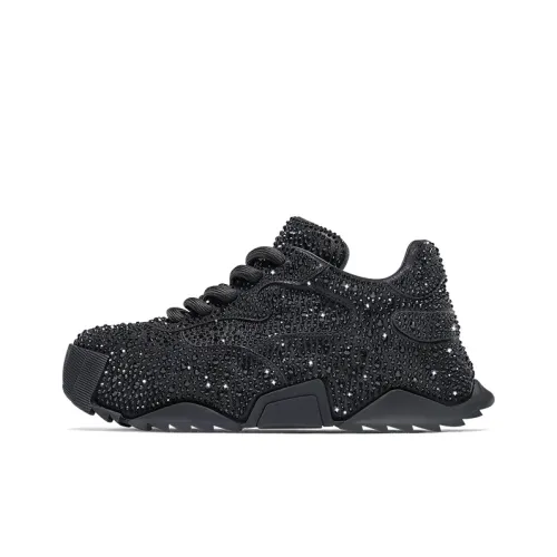 was a staple sneaker for not just the fly and famous but also the everyday style guy and gal