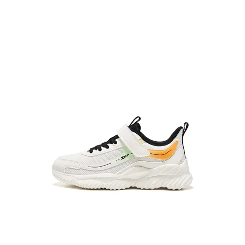 XTEP Anti Slip Wear Resistant Low Top Kids' Running Shoes Sail White Black Kids'