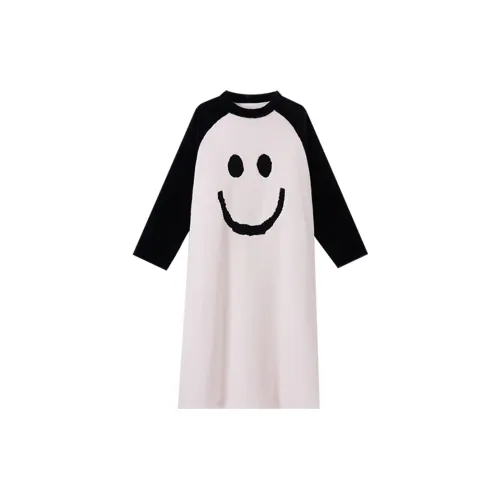 MADALLO Nightgown Women's Black White