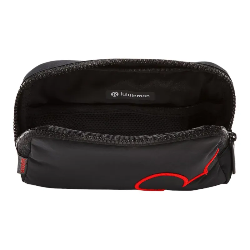 Lululemon × Disney Collaboration Everywhere Recycled Nylon One Shoulder Crossbody Fanny Pack Unisex Black-3