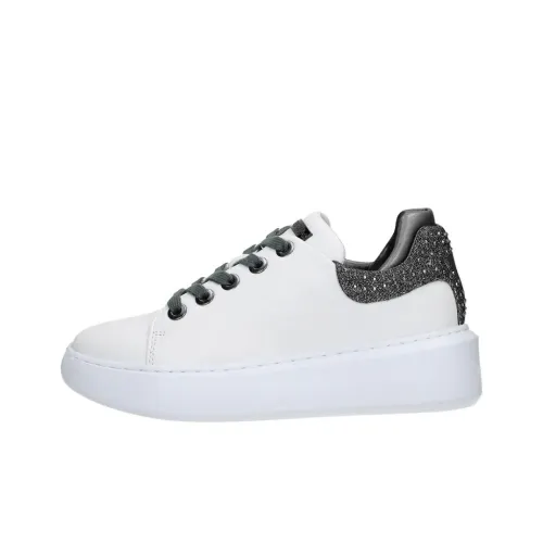 GUESS Low-Top Skateboard Shoes Women's White