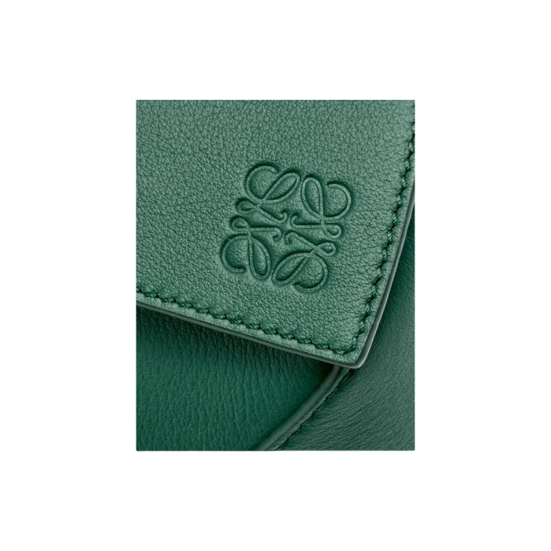LOEWE Classic Calfskin Shoulder Bag Regular Men's Evergreen-4