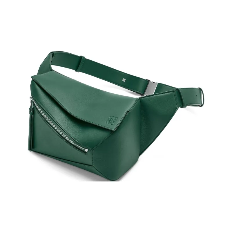 LOEWE Classic Calfskin Shoulder Bag Regular Men's Evergreen-2